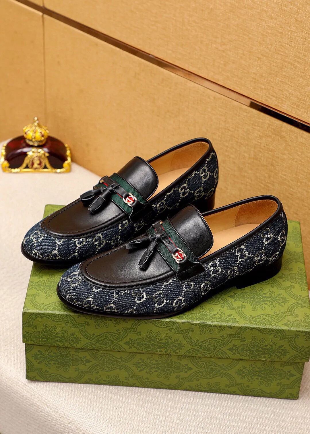 Men's shoes 💰520 💐 Product trademark: GUCCI "Gucci" casual leather shoes Regular size: 39-44 (38.45🉑️customized) Product materials: Selected imported first-layer calfskin upper + luxury hardware buckle, imported water-dyed cowhide leather lining. Strong three-dimensional visual effect, original combination outsole Color: 2⃣️colors available